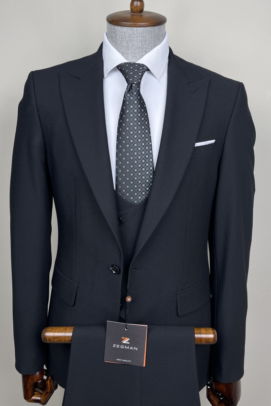 Sivri Yaka Yelekli Takım Elbise