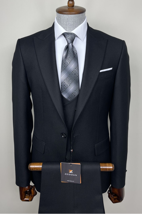 Sivri Yaka Yelekli Takım Elbise