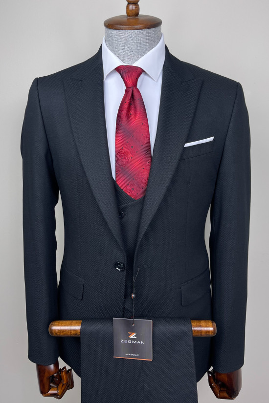 Sivri Yaka Yelekli Takım Elbise