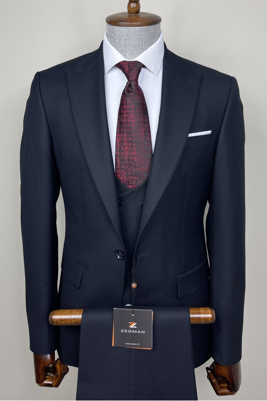 Sivri Yaka Yelekli Takım Elbise