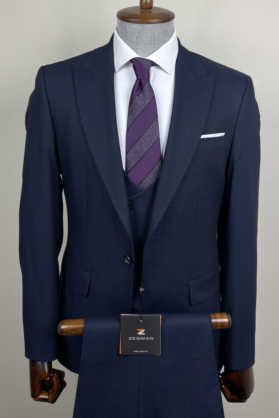 Sivri Yaka Yelekli Takım Elbise