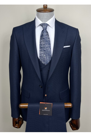 Sivri Yaka Yelekli Takım Elbise