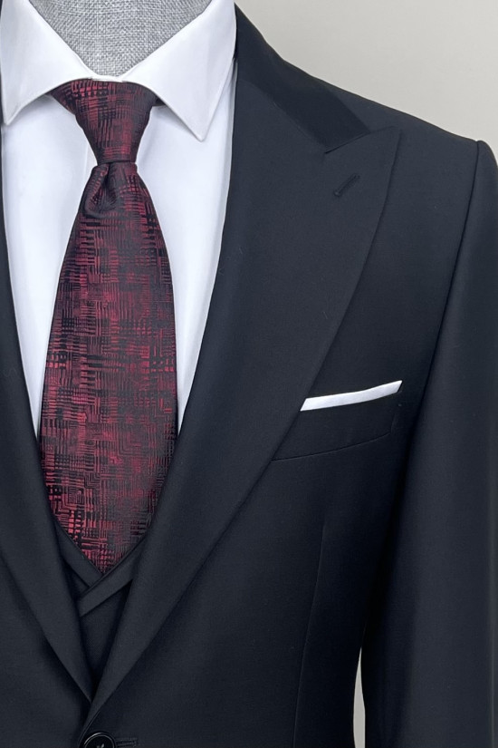 Sivri Yaka Yelekli Takım Elbise