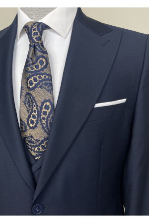 Sivri Yaka Yelekli Takım Elbise