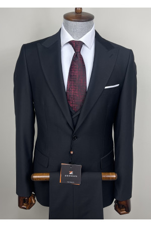 Sivri Yaka Yelekli Takım Elbise