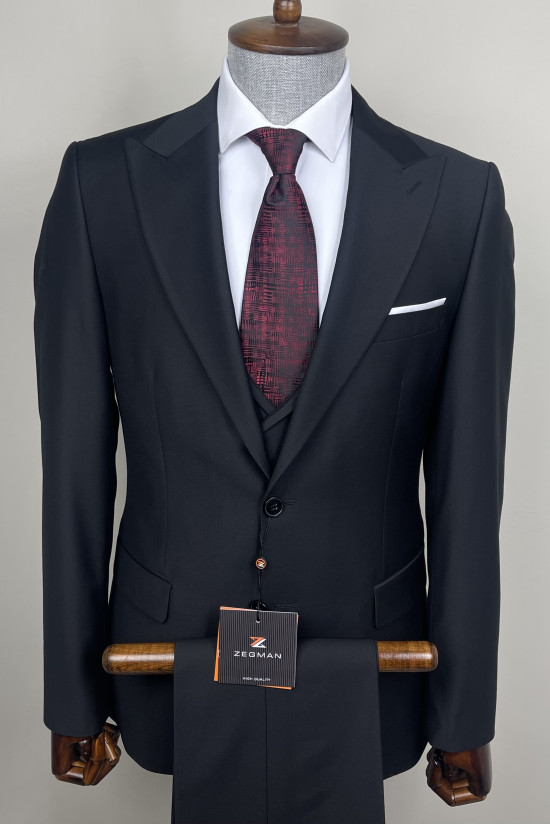 Sivri Yaka Yelekli Takım Elbise