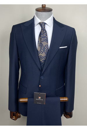 Sivri Yaka Yelekli Takım Elbise